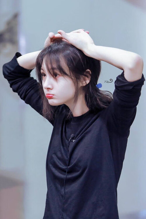 开云体育平台APP-铁血防线锁胜局，利刃出鞘定乾坤，尼克斯主场稳稳拿下深圳，福克斯稳定输出全程不掉线